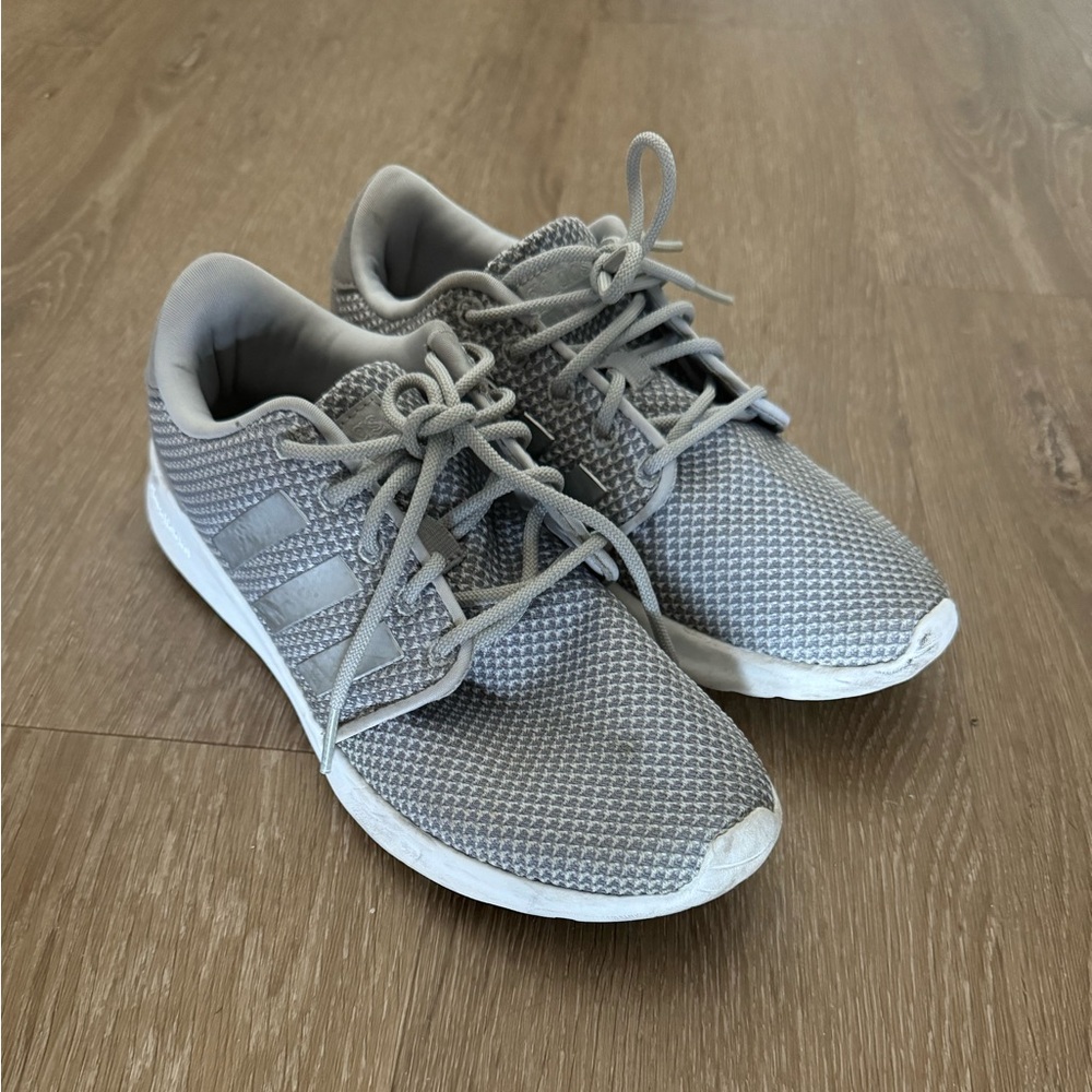 Women’s Adidas racer sneaker, size 6